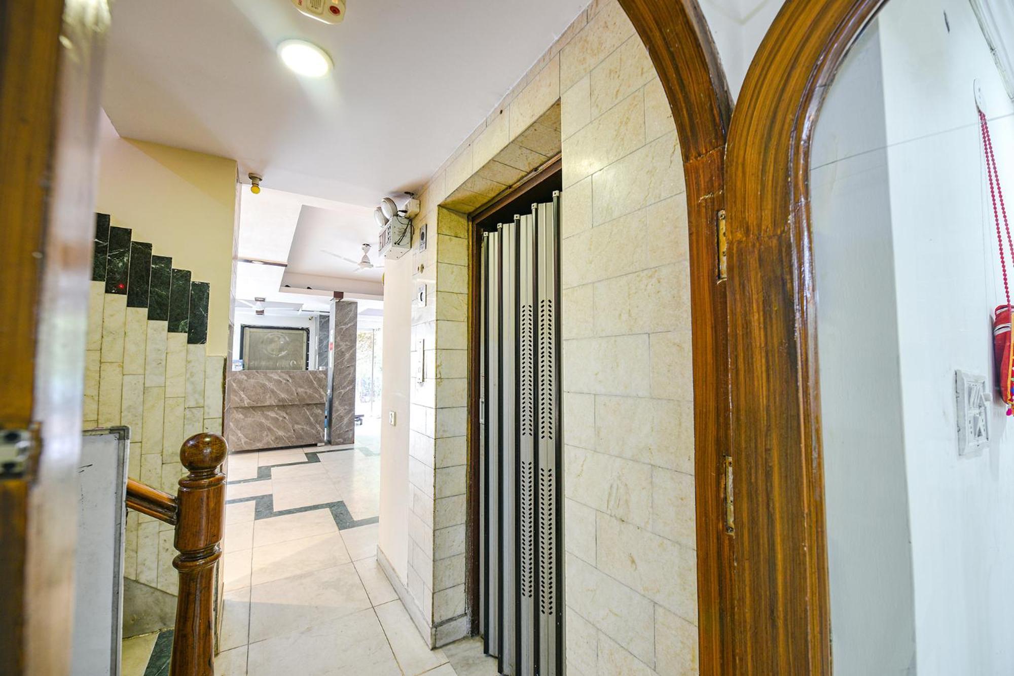 Fabhotel Swiss International Patel Nagar Nova Deli Exterior foto