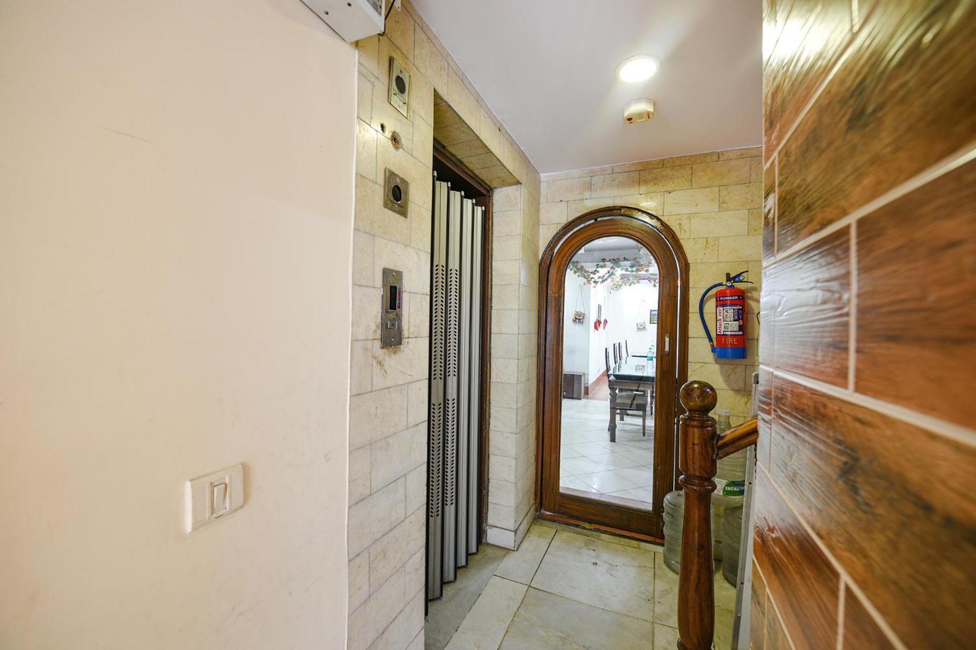 Fabhotel Swiss International Patel Nagar Nova Deli Exterior foto